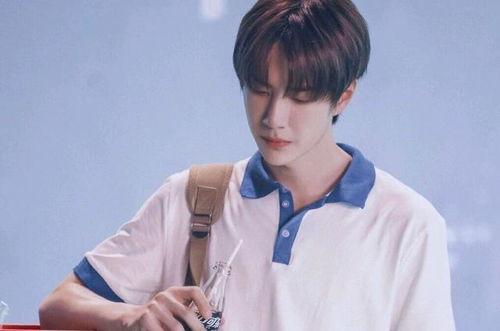 圈内爆料王一博恋情,神秘女友身份引网友热议